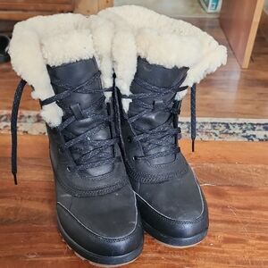 Sorel Black Winter Boots with Cream Fur